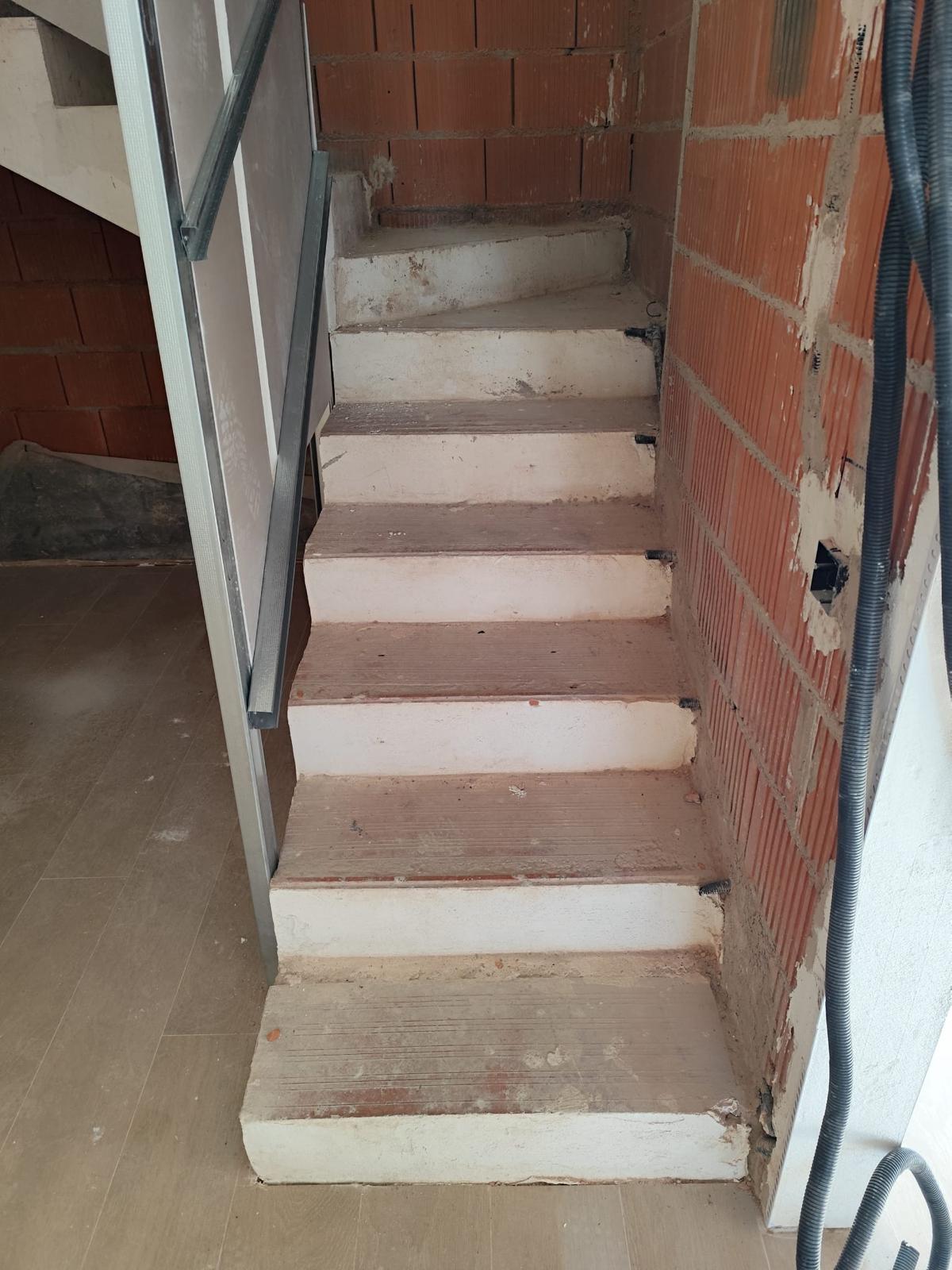 Construcción de escalera interior — antes de la reforma