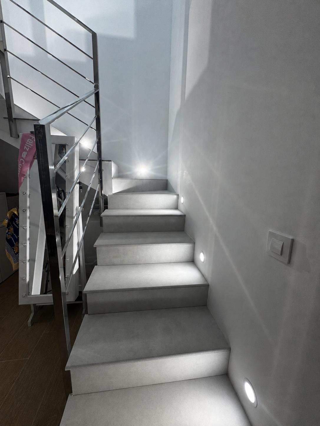 Construcción de escalera interior — después de la reforma